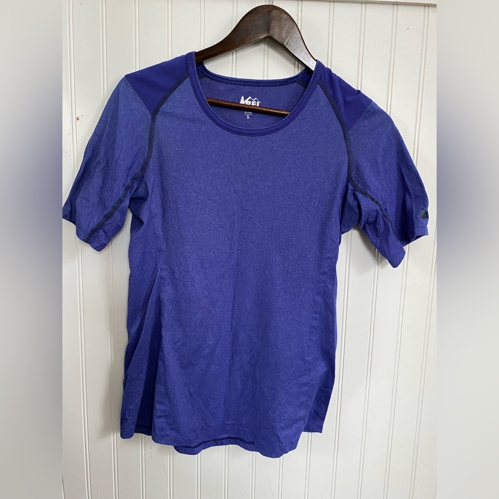 REI Woman’s base layer short sleeve size small